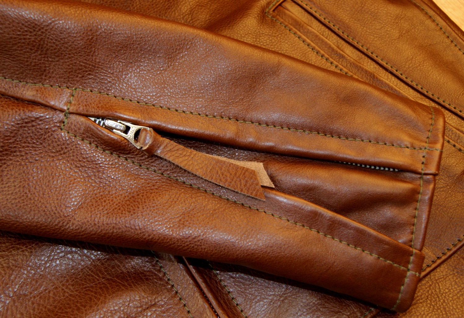 Aero Premier Highwayman Russet Vicenza Horsehide zip sleeve.jpg