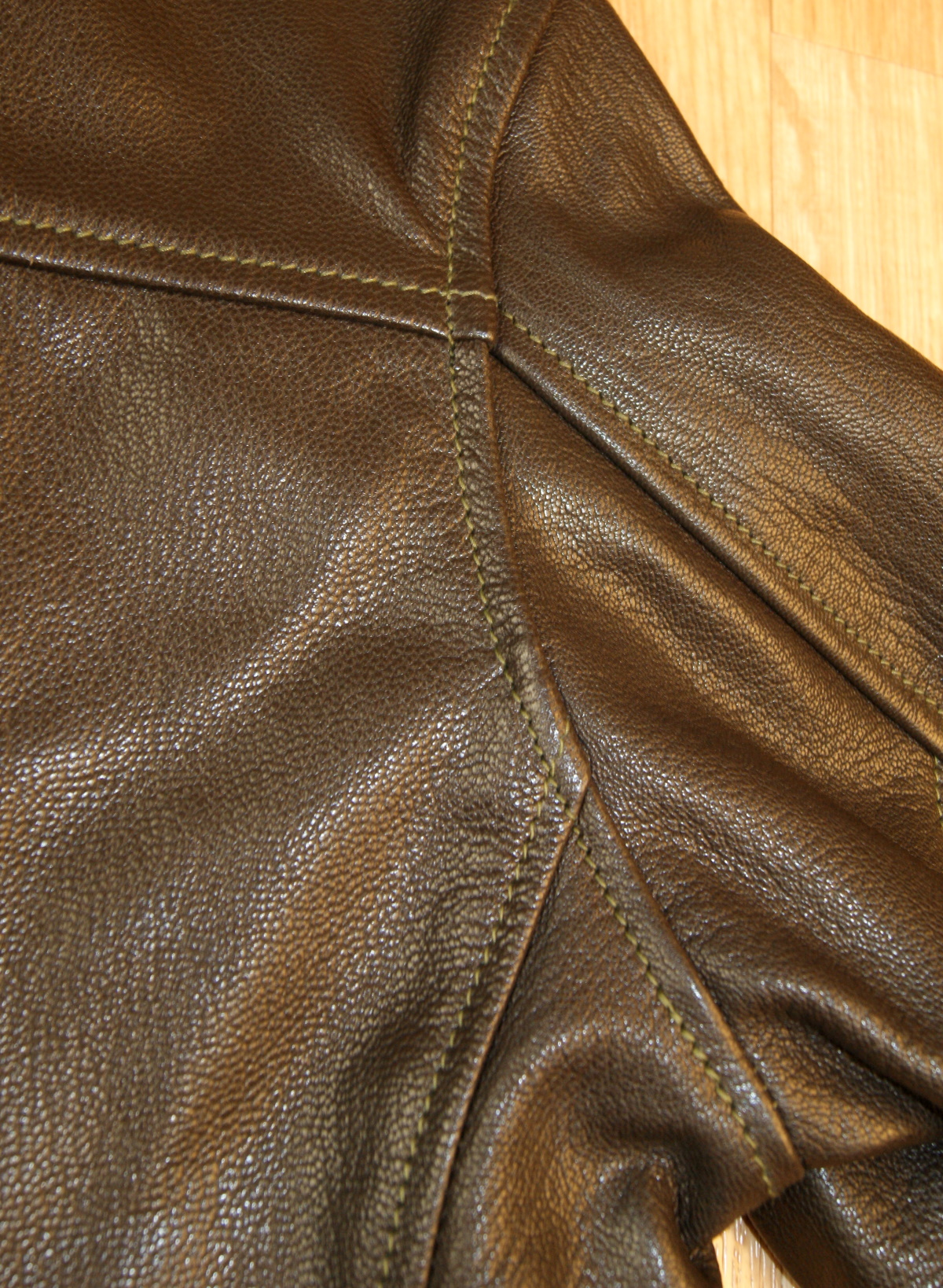 Aero Premier Highwayman Seal Goatskin 7VN shoulder seam.jpg