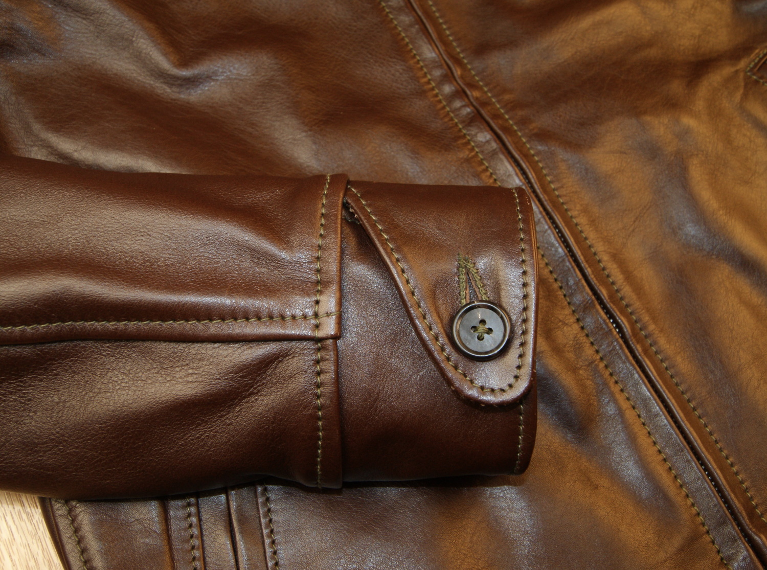 Aero Premier Highwayman Seal Vicenza Horsehide ENC cuff.jpg