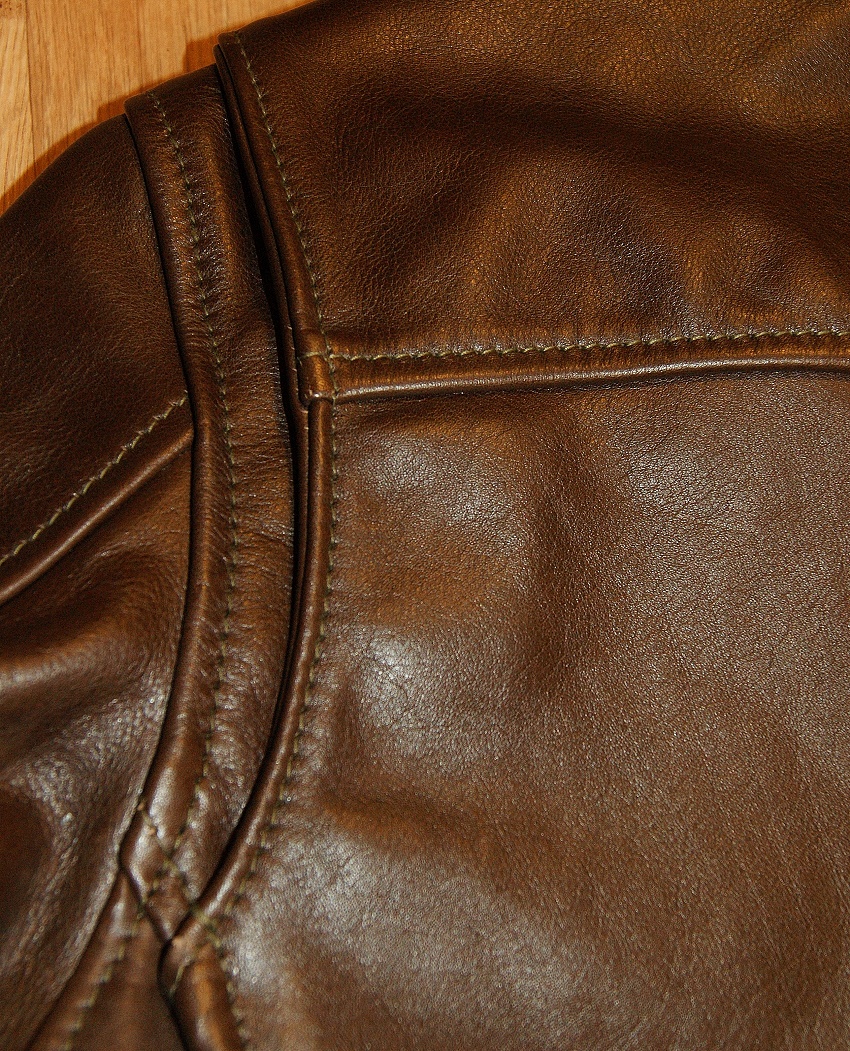 Aero Premier Highwayman Seal Vicenza Horsehide shoulder gusset.jpg