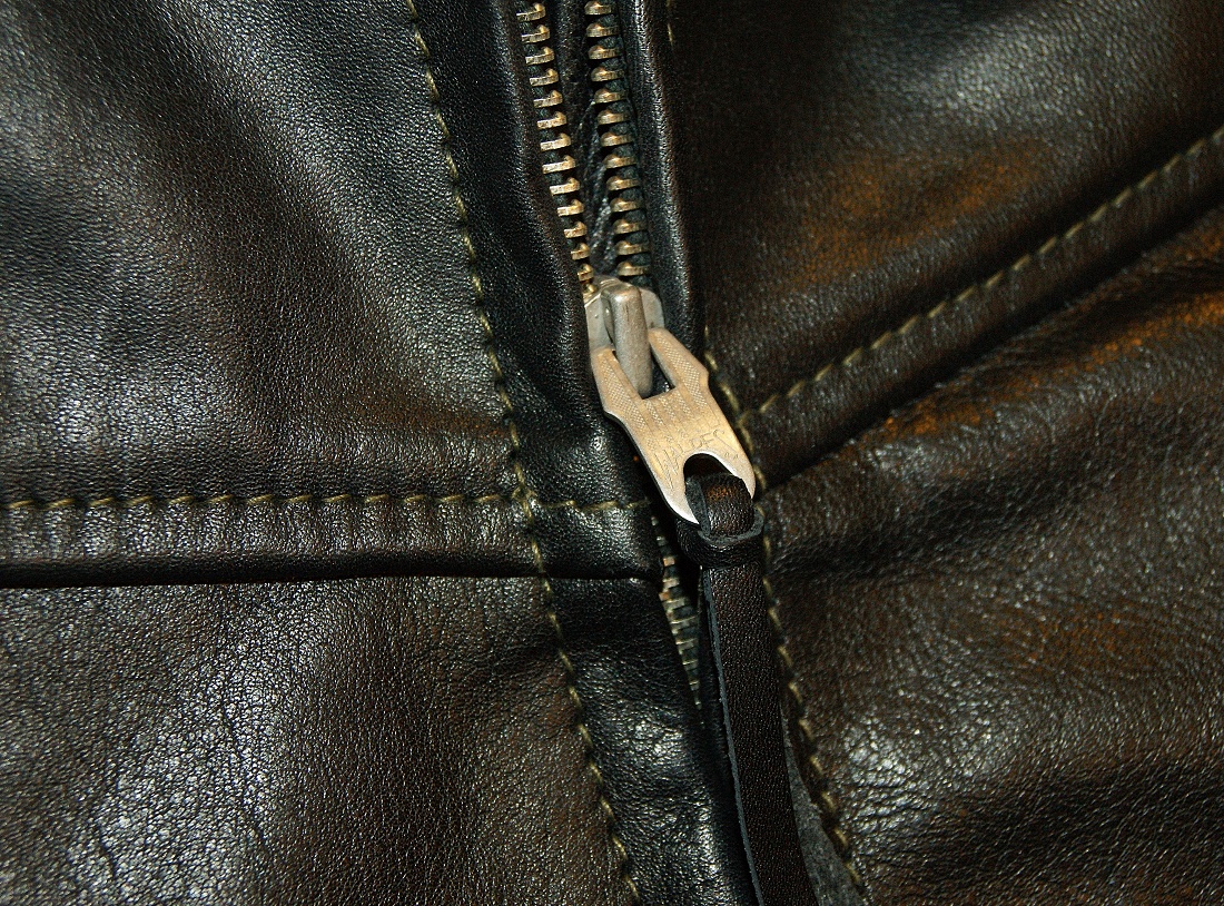 Aero Premier Zip Sleeve Highwayman 59'er Black Vicenza Horsehide zipper pull.jpg