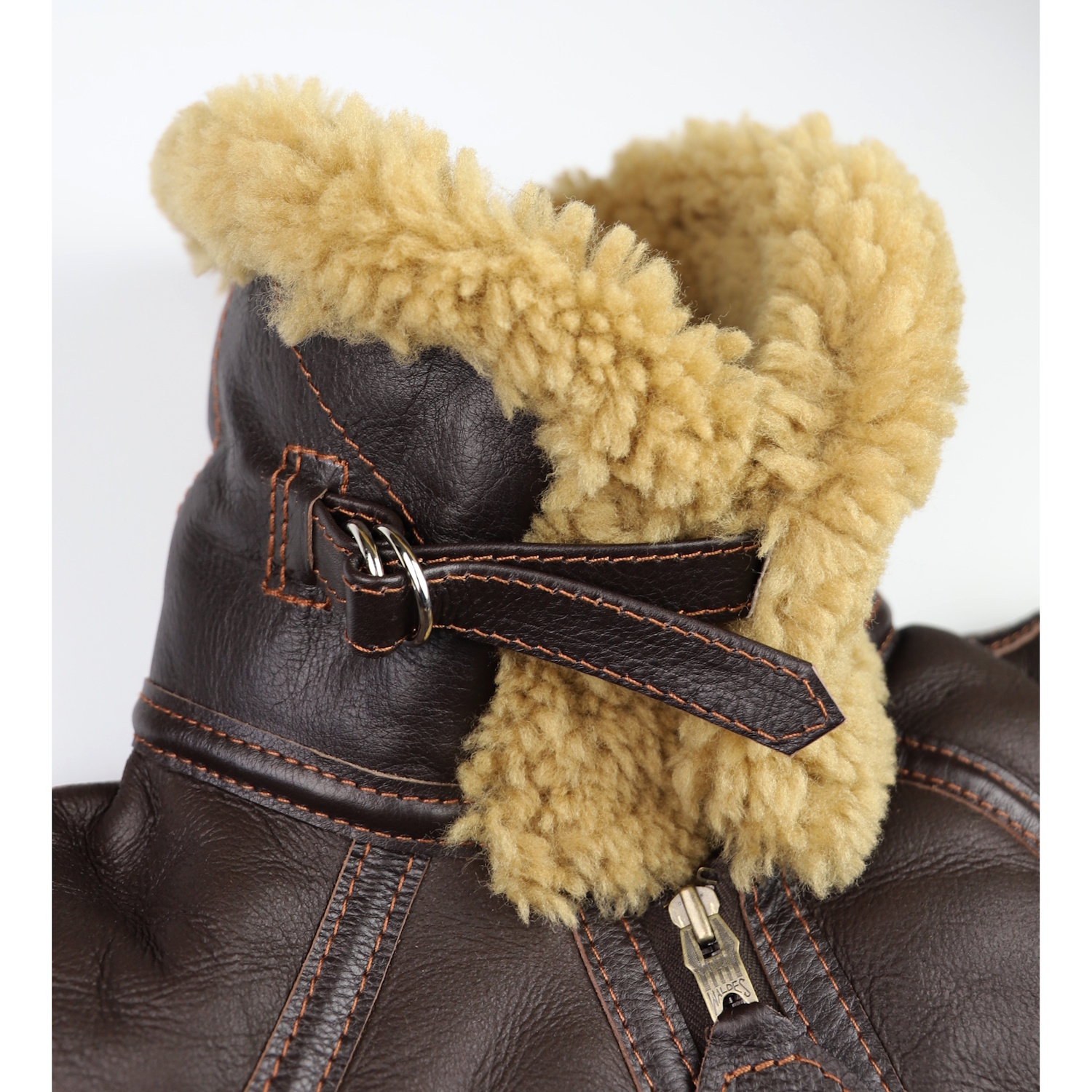 Aero RAF Late WW2 Seal BRown PJ3 collar latch IG square.jpg