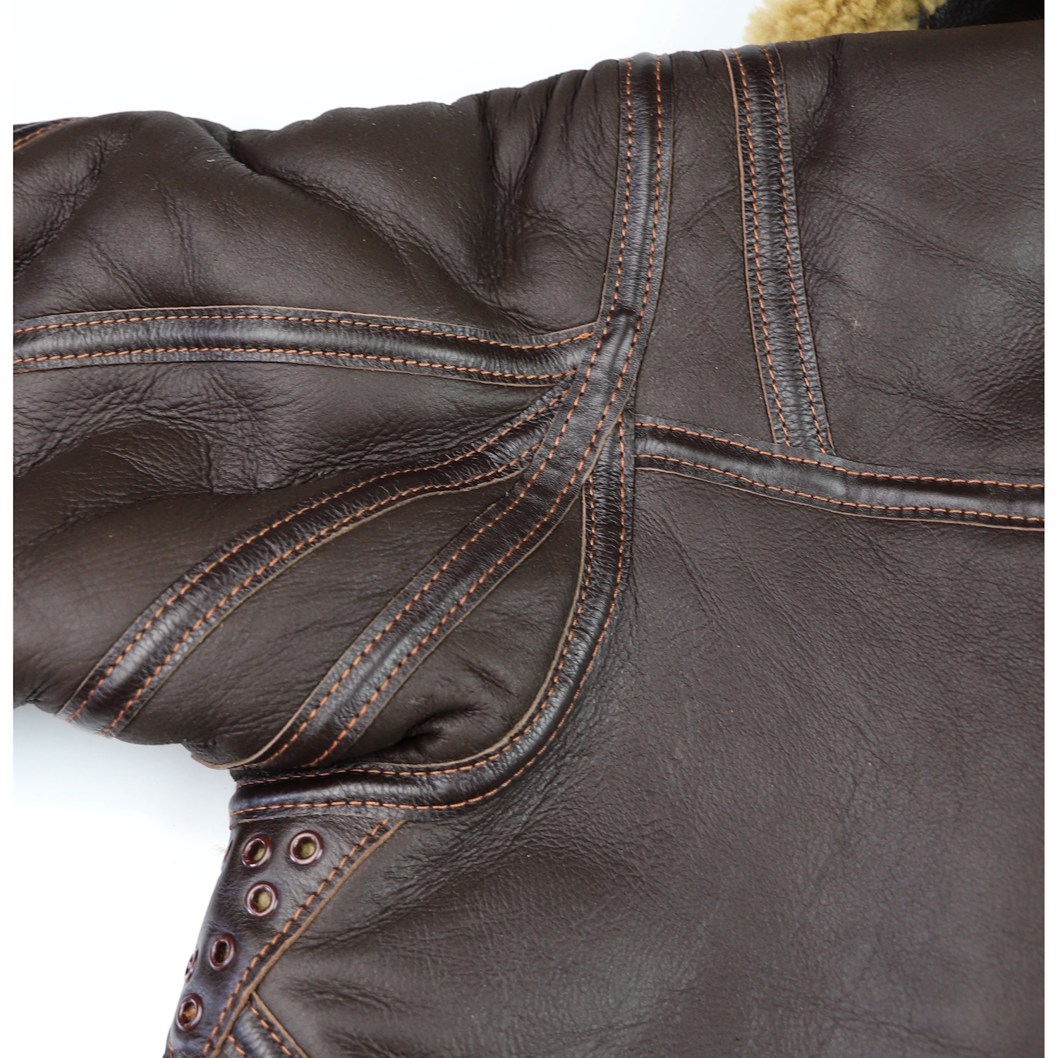 Aero RAF Late WW2 Seal BRown PJ3 shoulder trim IG square.jpg