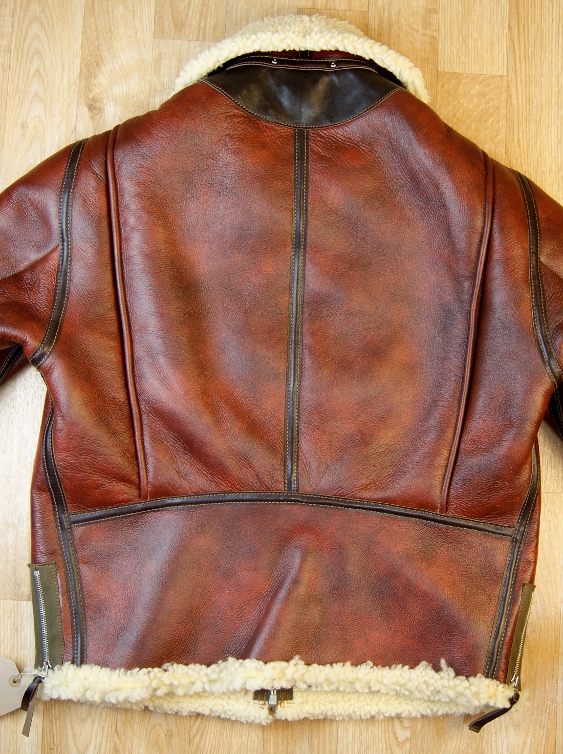 Aero Redskin Dark Seal Vicenza trim LA9 back.jpg