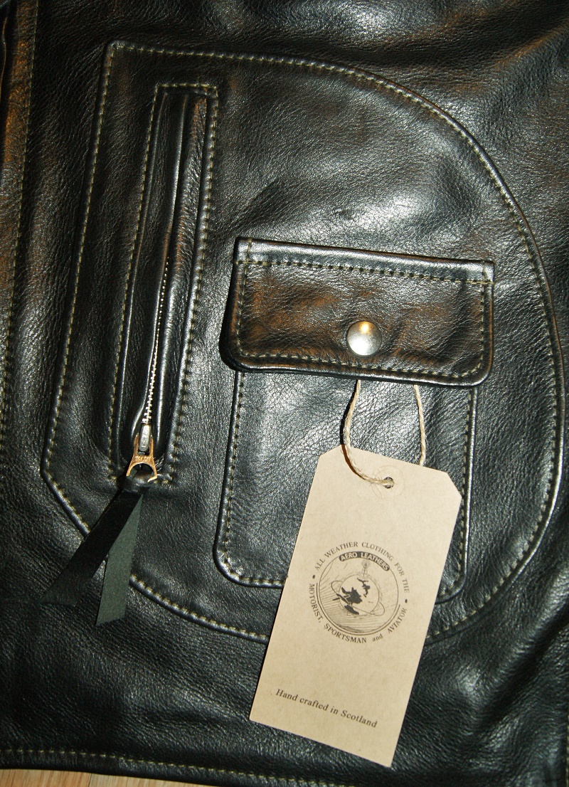 Aero Ridley D-Pocket Black Vicenza Horsehide close-up smaller.jpg