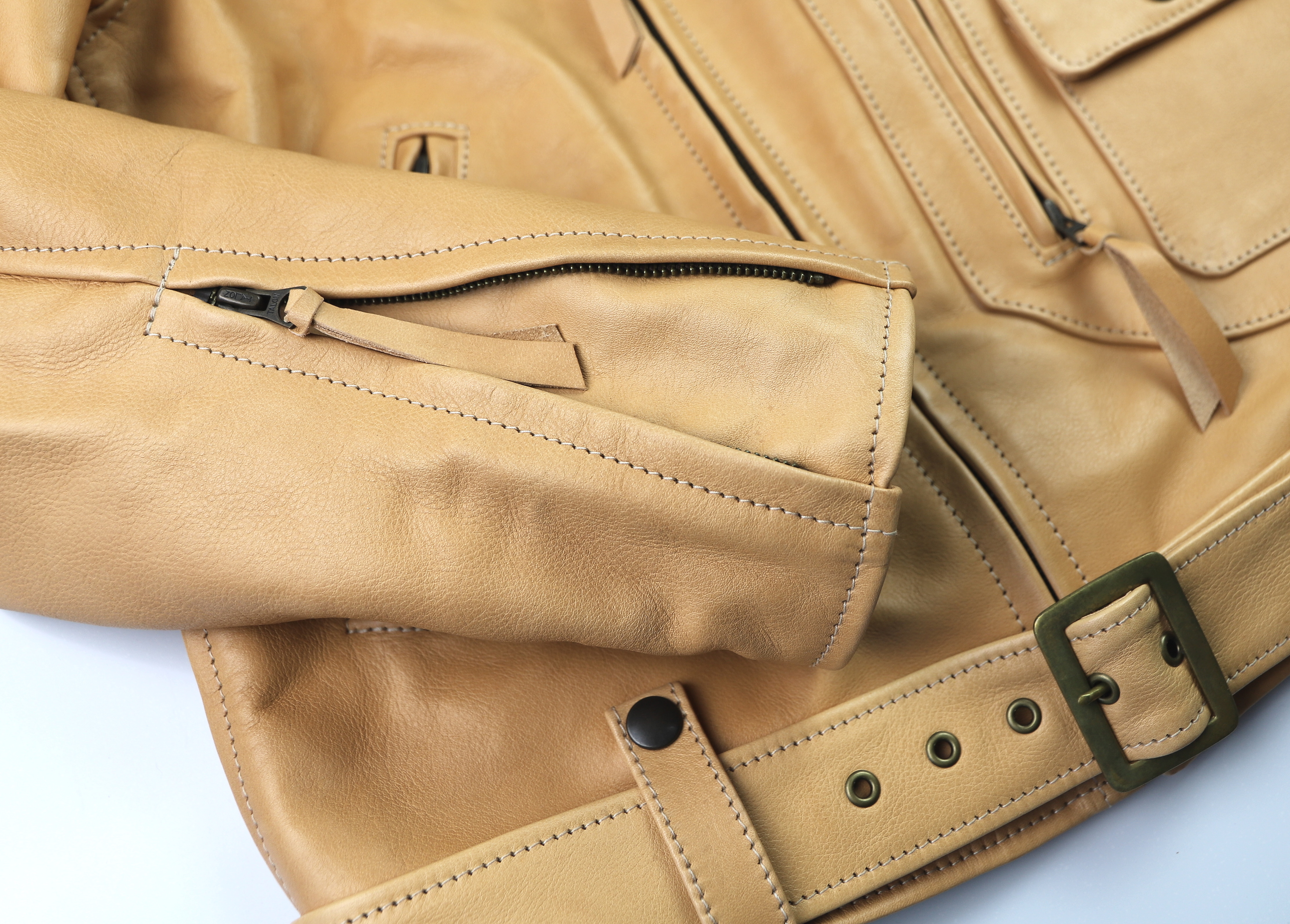 Aero Ridley Natural Vicenza Horsehide 9DM sleeve zipper.jpg