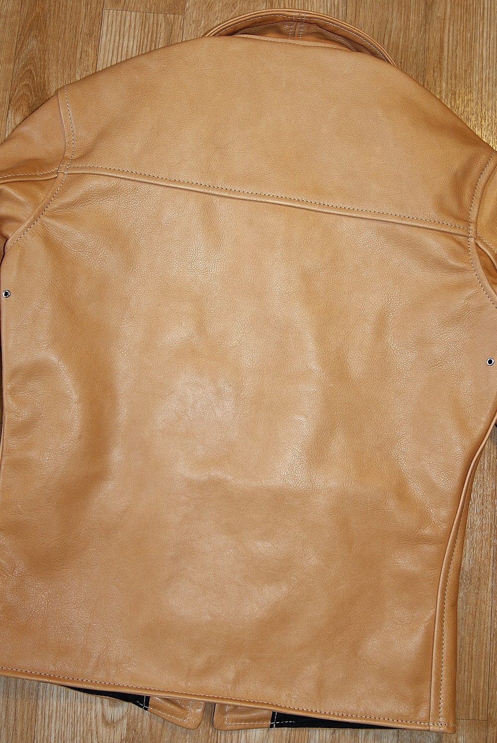 Aero Seven Natural Vicenza Horsehide back.jpg