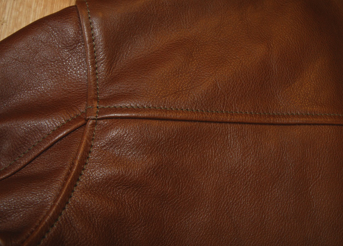 Aero Seven Russet Vicenza Horsehide GQ7 shoulder grain.jpg