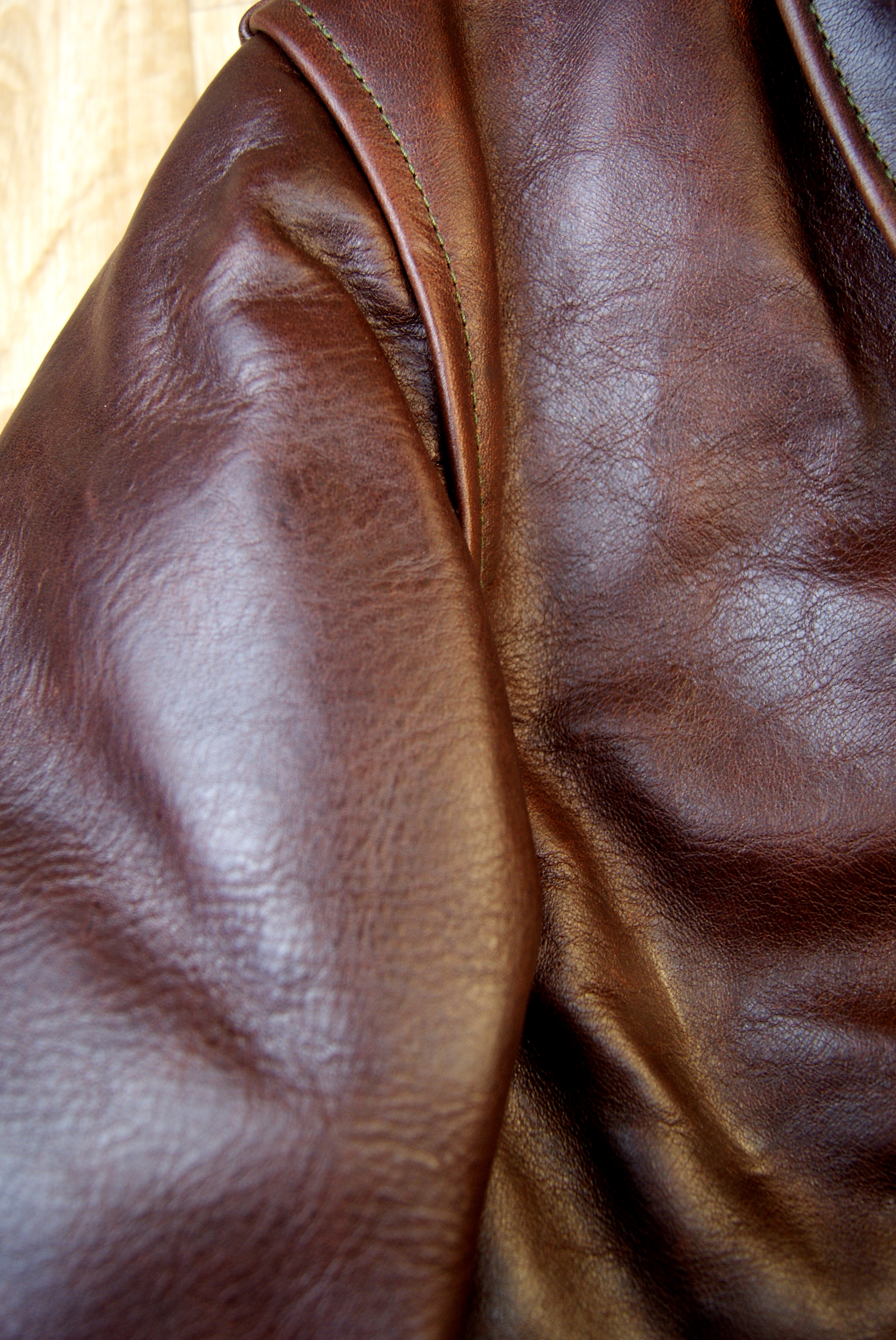 Aero Seven Tumbled Brown CXL FQHH GYA4 shoulder grain.jpg