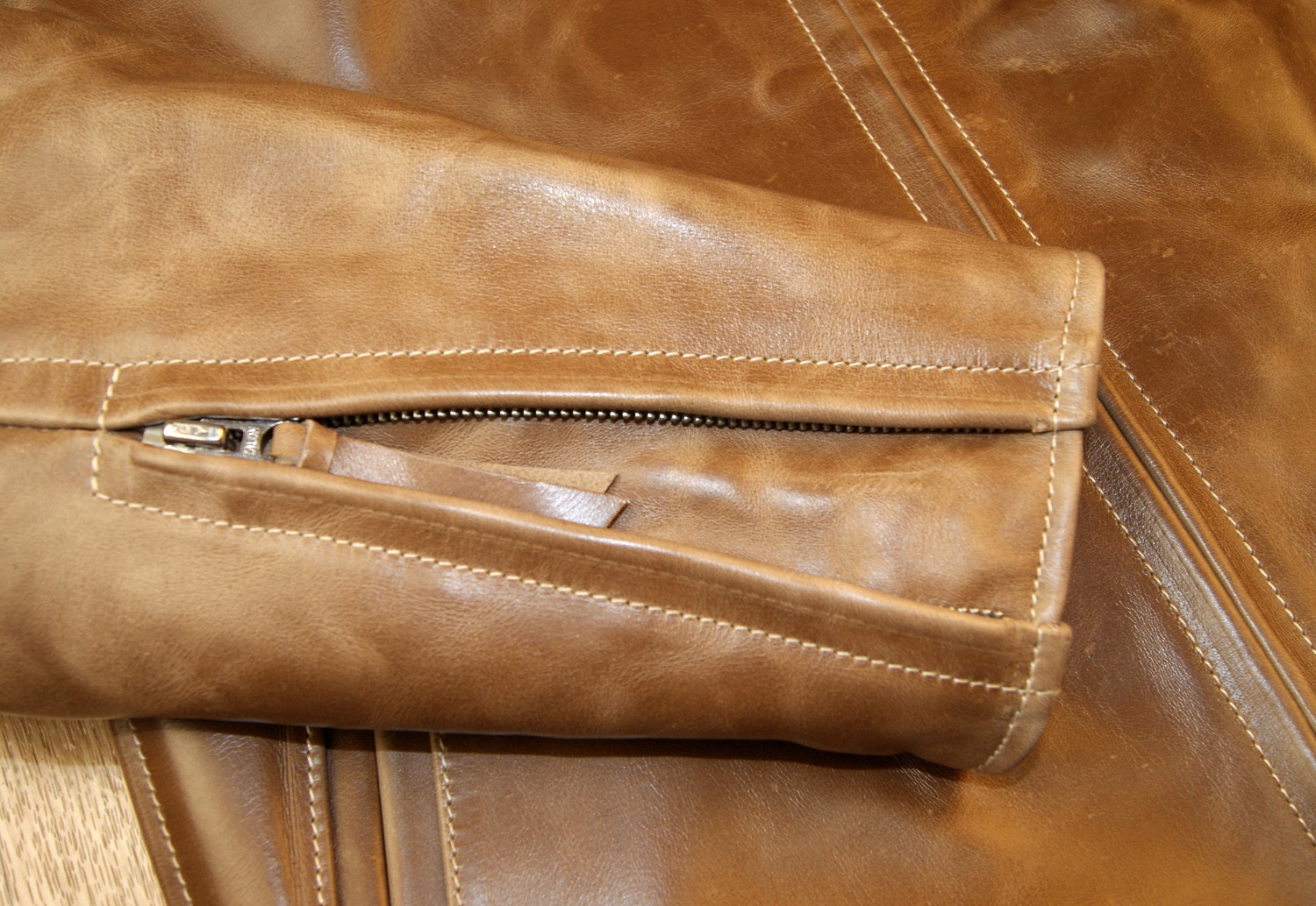 Aero Sheene Natural CXL FQHH ERN sleeve zip.jpg