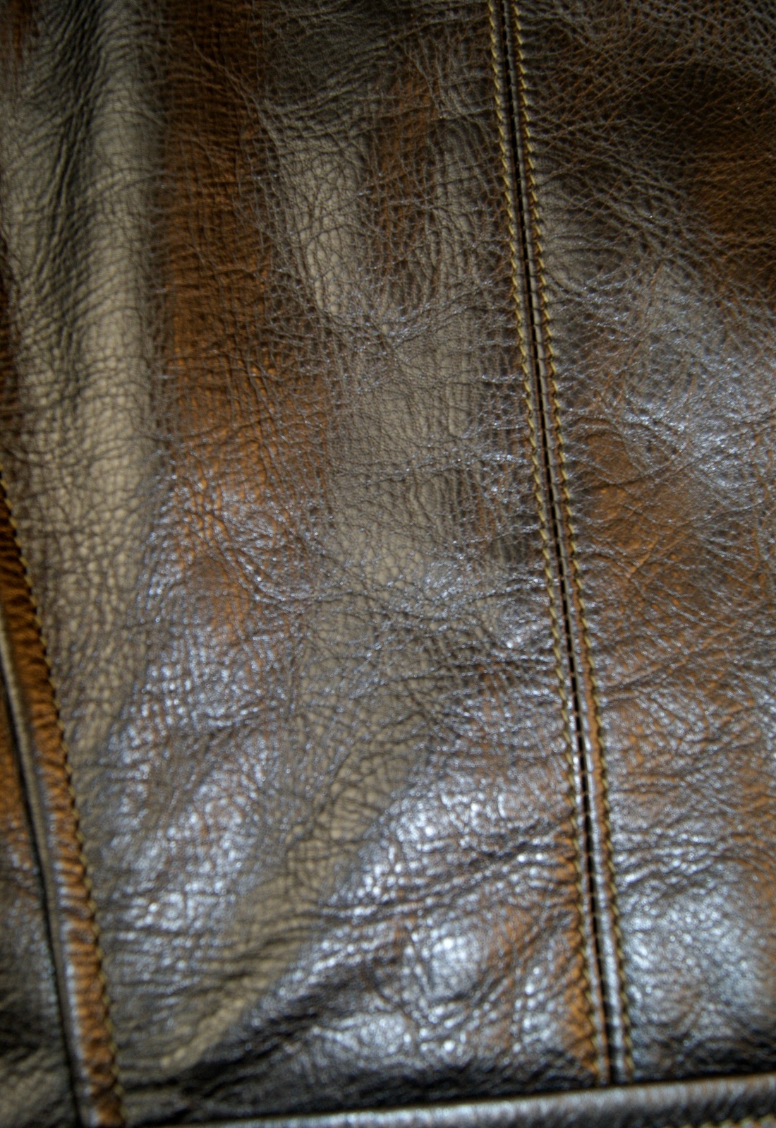 Aero Speedy Dustbowl Blackened Brown Vicenza Horsehide lower back grain.jpg