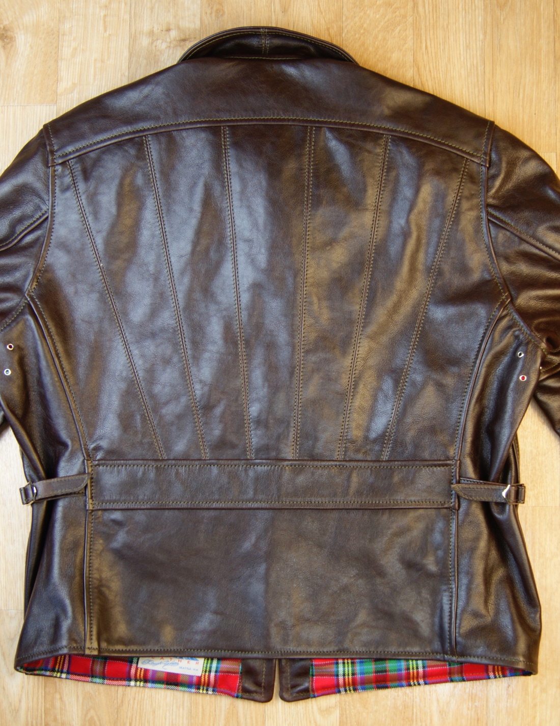 Aero Sunburst Dark Seal Vicenza Horsehide EMY back.jpg