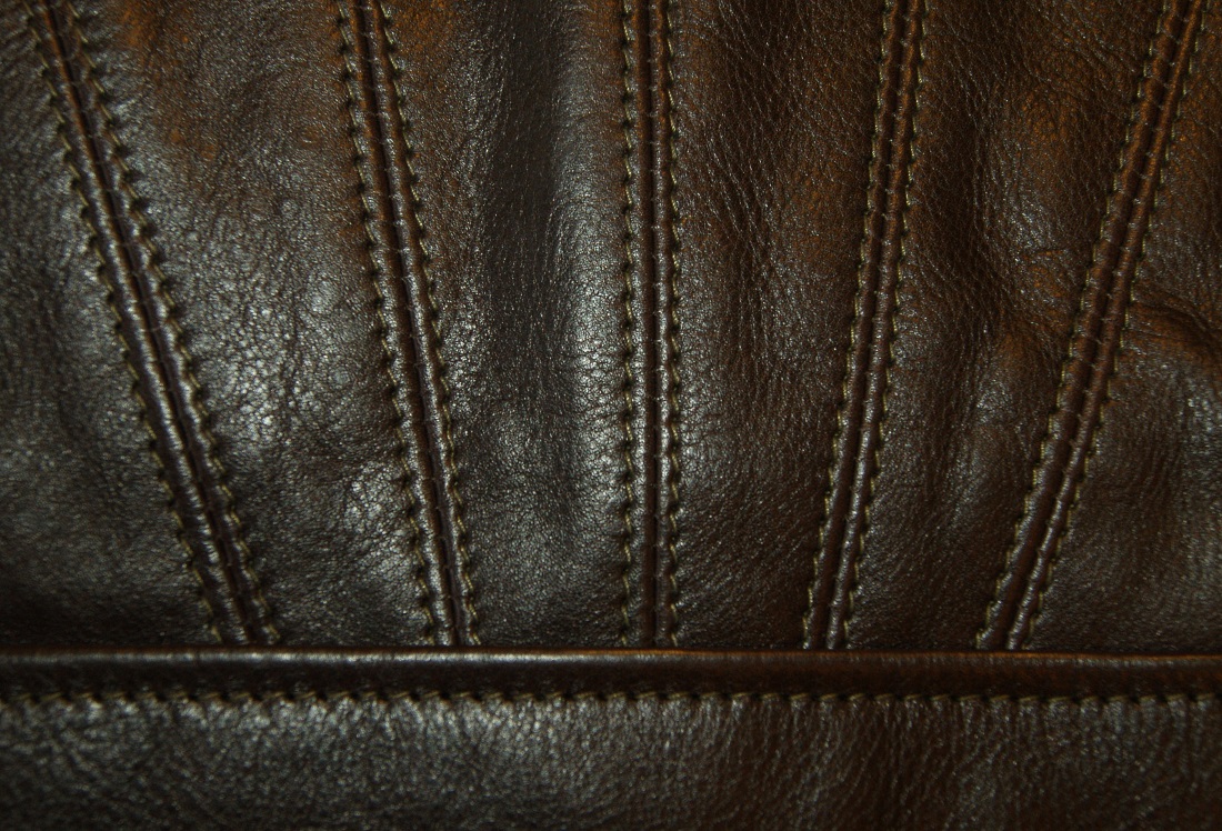 Aero Sunburst Dark Seal Vicenza Horsehide size 40 LU8 back stitching.jpg