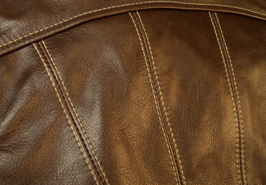 Aero Sunburst Seal Vicenza Horsehide FQP1 back stitching.jpg