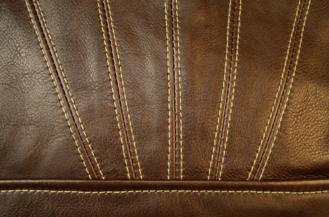 Aero Sunburst Seal Vicenza Horsehide FQP1 lower back stitching.jpg