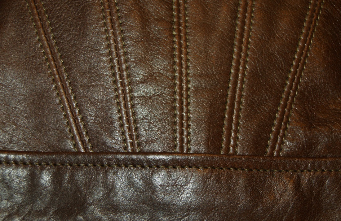 Aero Sunburst Seal Vicenza Horsehide R6 42 back close-up.jpg