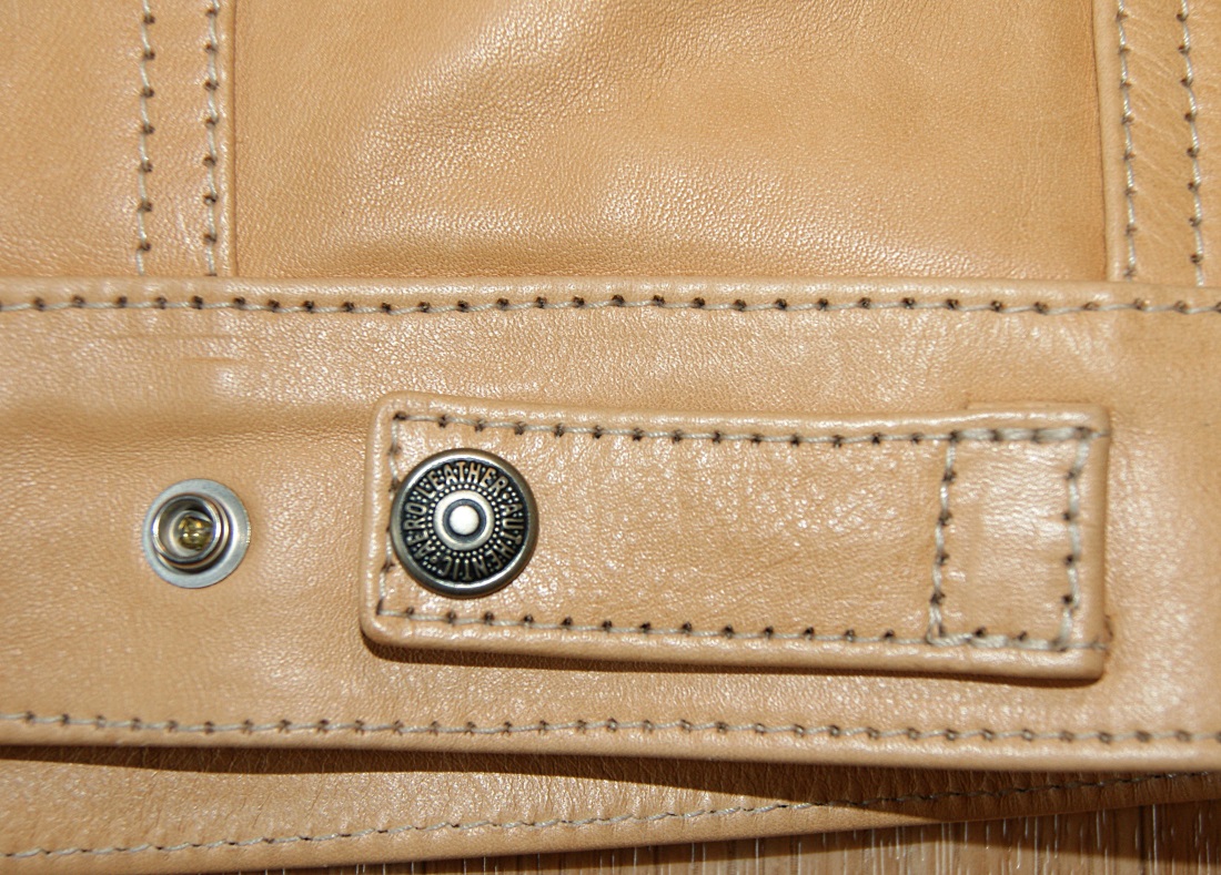 Aero Type 3 Natural Vicenza Horsehide HA7 back snaps.jpg