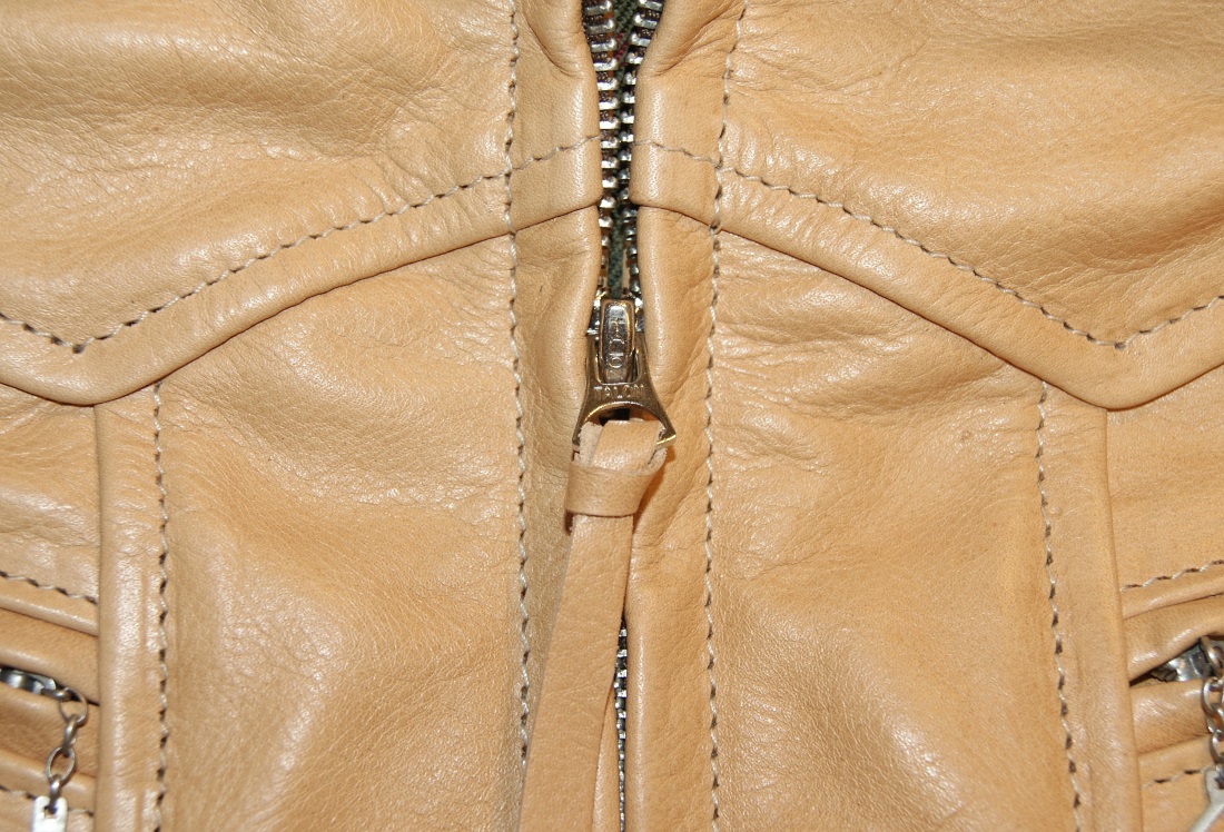 Aero Wayfarer Natural Vicenza Horsehide 38 zipper pull.jpg