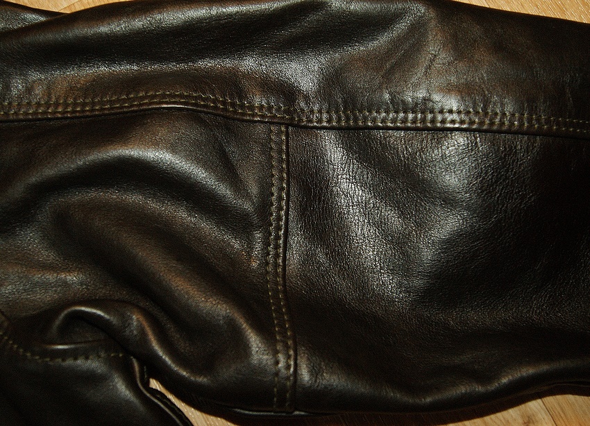 Aero_A-1_Dark_Seal_Vicenza_Horsehide_sleeve.jpg