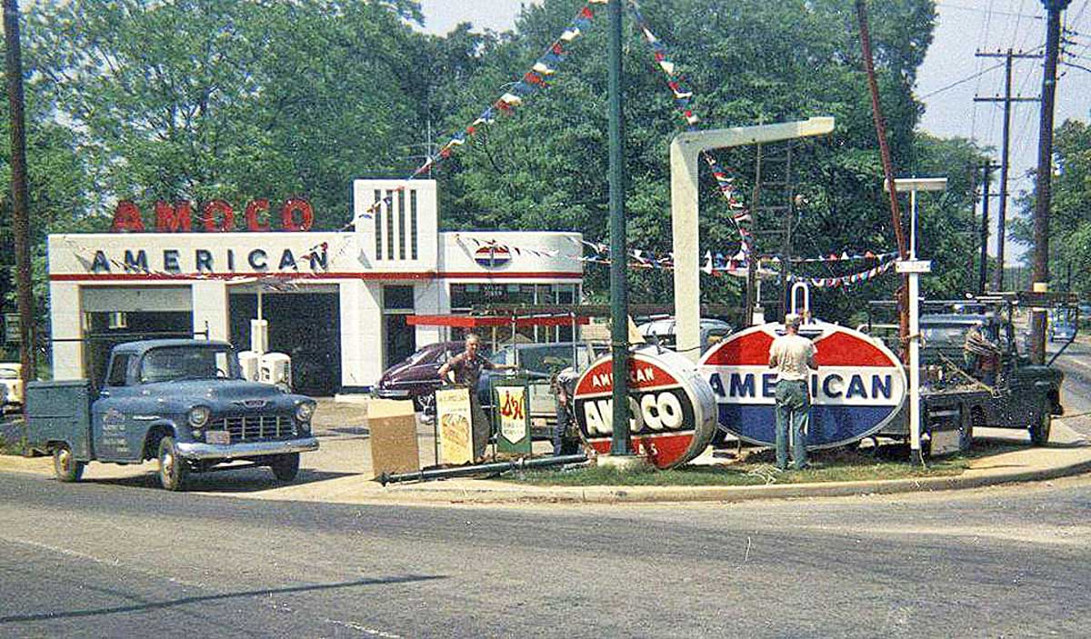 American-Amoco-Gas-Station-1950s.jpg