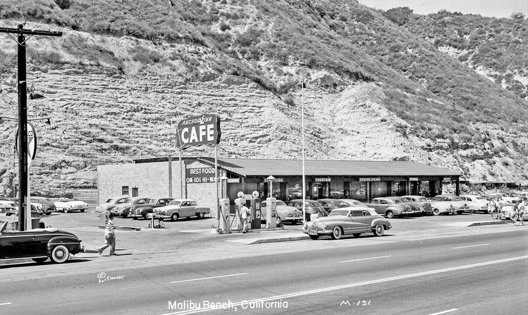 Ancor-Inn-Parking-Lot-Texaco-Gas-Station-1930s-Cars-1940s-Cars-.jpg