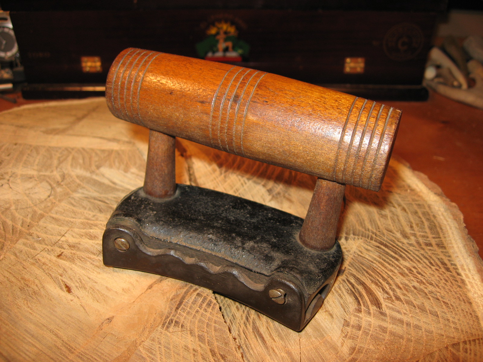 Antique Curling Shackle.JPG