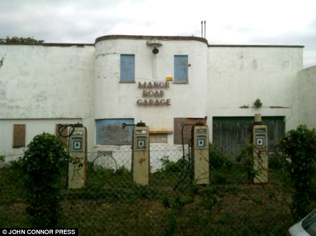 art deco garage b4.jpg