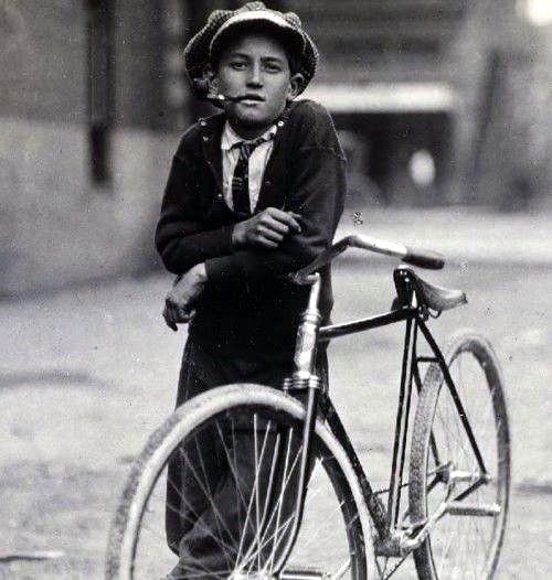 b9b6fe363d547c48a7ea63b5a159c984--bike-messenger-lewis-hine_cc.jpg