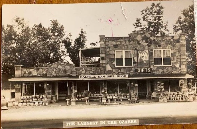 Bagnell_Dam_Gift_Shop.jpg