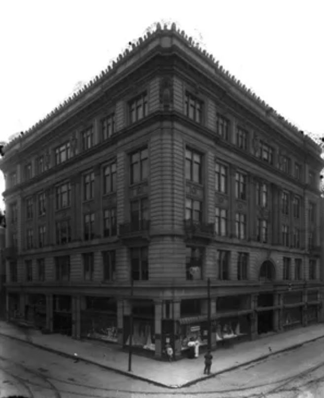 Ball_Stores_Muncie_McNaughton_1910.JPG