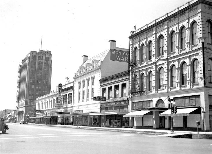 Bishop_Salem_Woolen_Mill_Store_1939.jpg