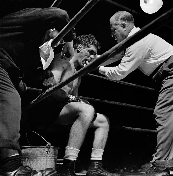 boxer_vintage-photographs-new-york-street-life-stanley-kubrick-41-59a91ce35133d__700.jpg