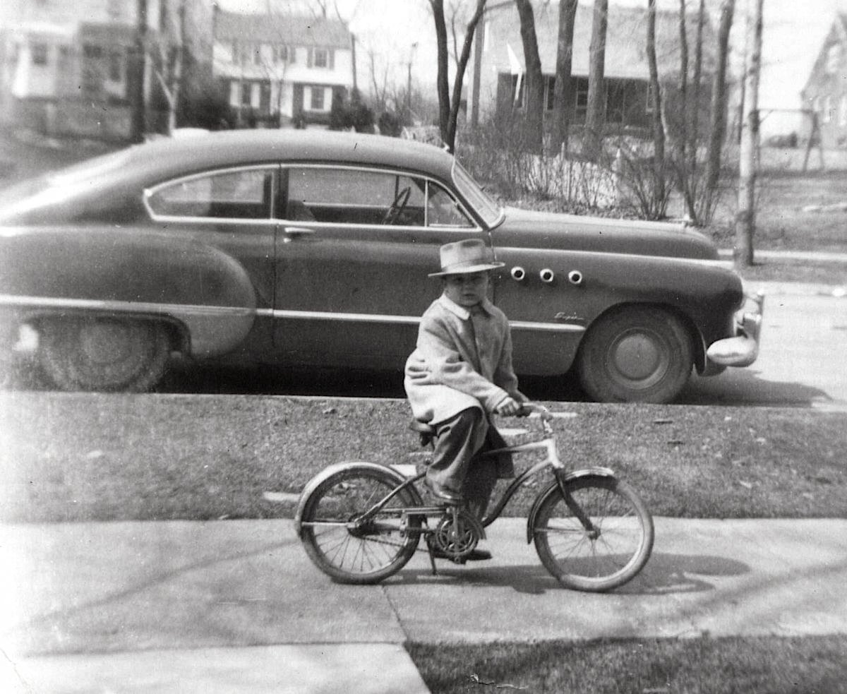 Buick-20-Venti-PortsFedora_boy_1952.jpg