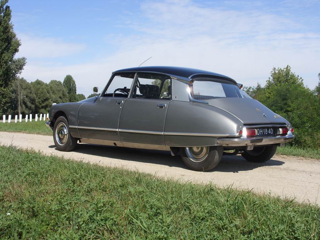 Citroen-DS-Pallas.jpg