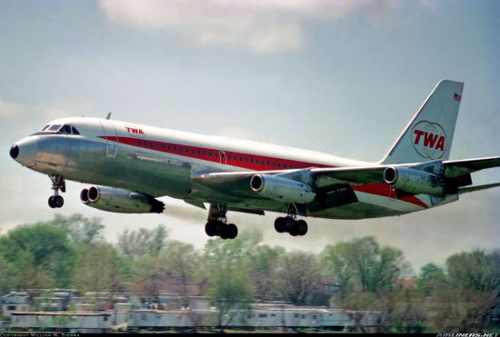 Convair 880 in flight 550x.jpg