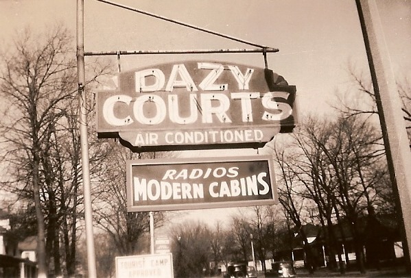 Dazy_Courts_1.jpg