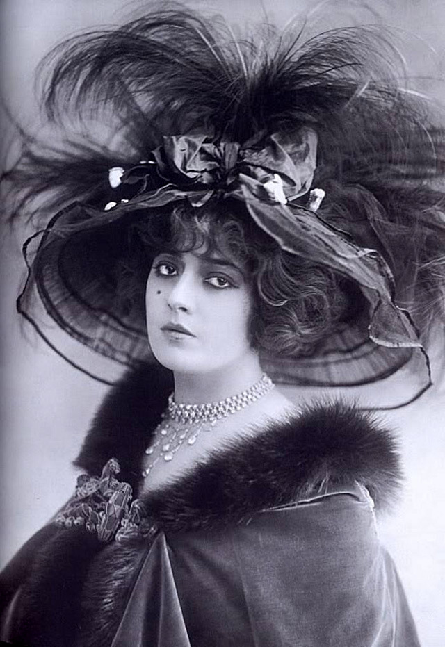 Edwardian Giant Hats 1900s-10s (1).jpg