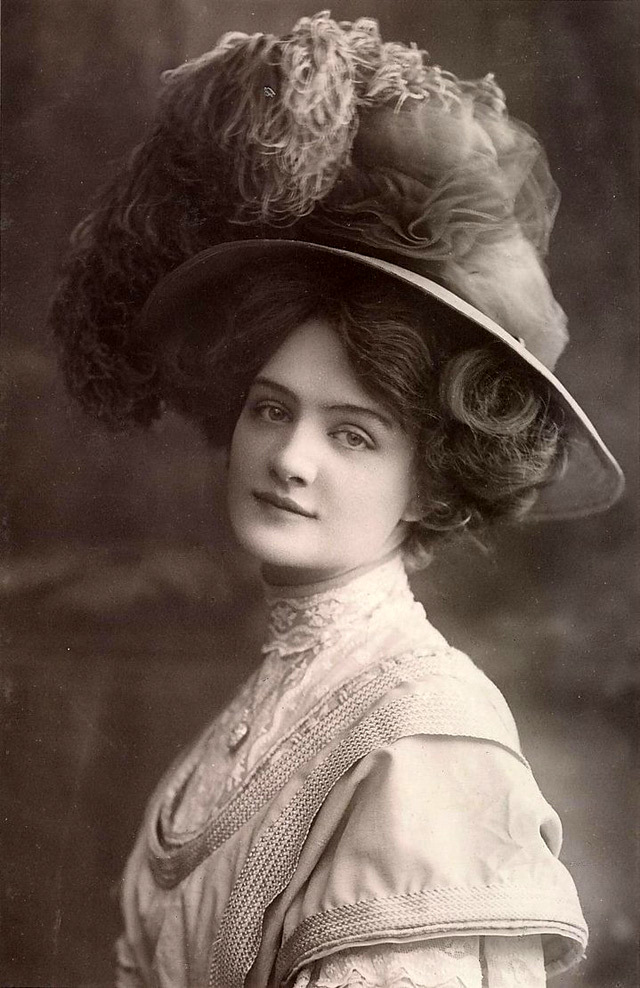 Edwardian Giant Hats 1900s-10s (4).jpg