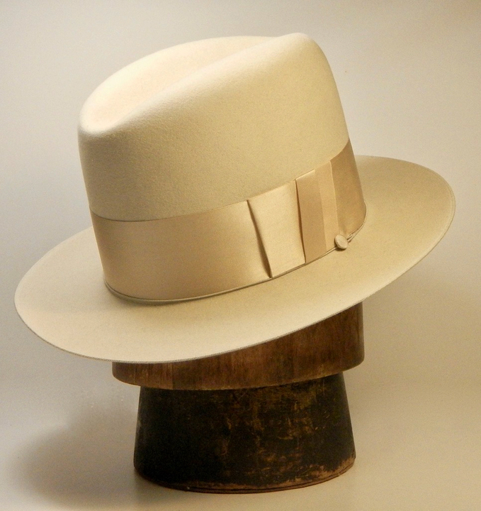 finalversion_GW_white hat.jpg