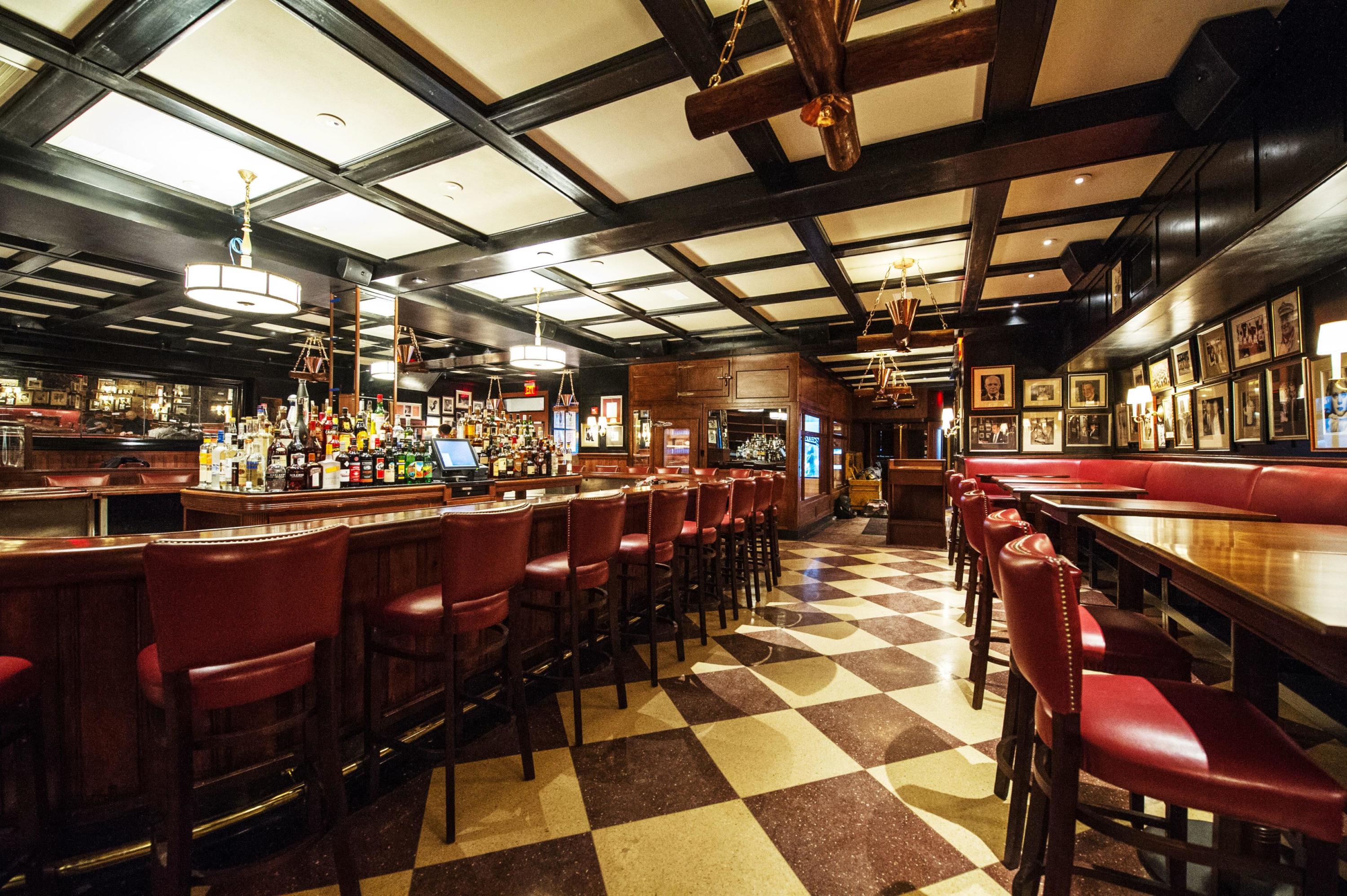 gallaghers-steakhouse-bar-daniel-kreiger_7b72b824-5056-a36f-23719c24ac9b401b.jpeg