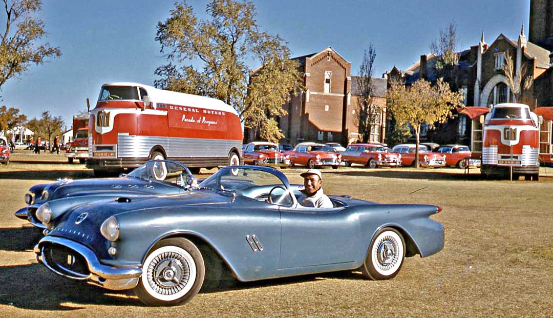 General-Motors-Parade-of-Progress-Buick-Wildcat-and-Olds-F88-Concept-Cars-1.jpg