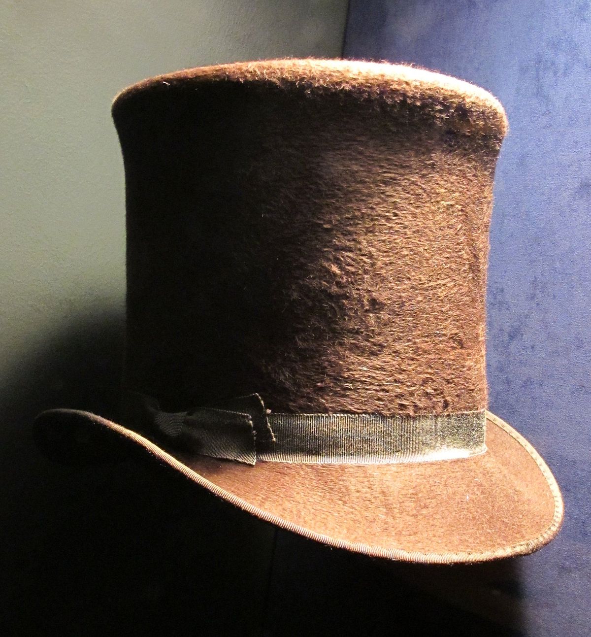 Genuine_beaver_hat_c.1850.jpg