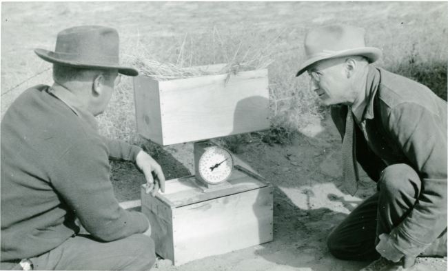 HC971 Extension Agent and Farmer c1945.jpg