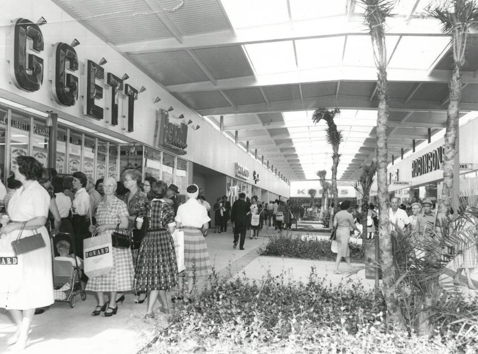 Hochmans_Phillips_Highway_Mall_1964.jpg