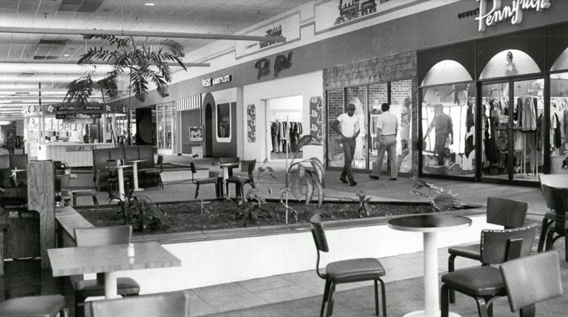 Hochmans_Phillips_Highway_Mall_1982.jpg