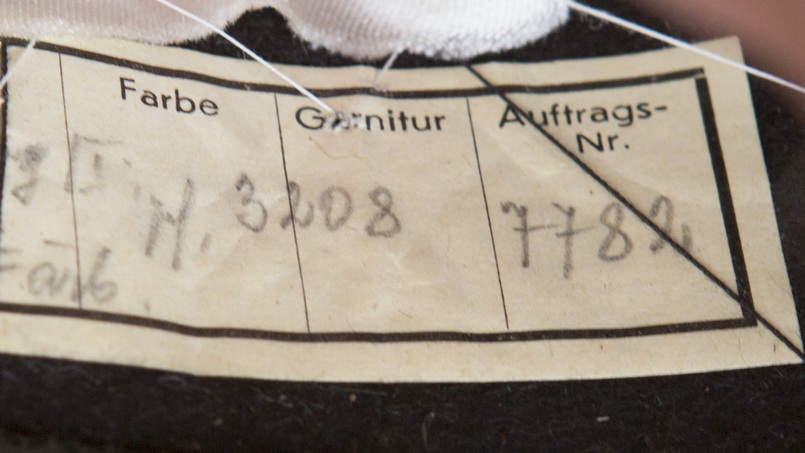 hut schick label2.jpg