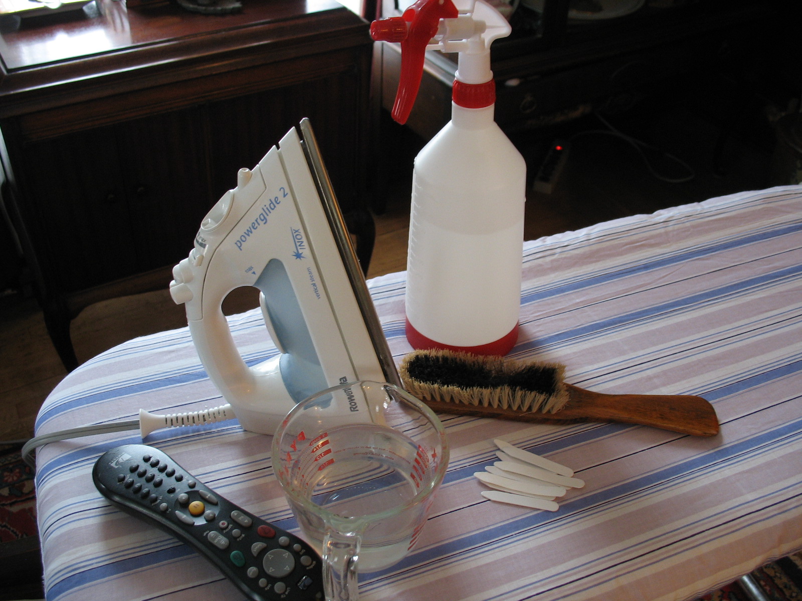 Ironing_Supplies.JPG