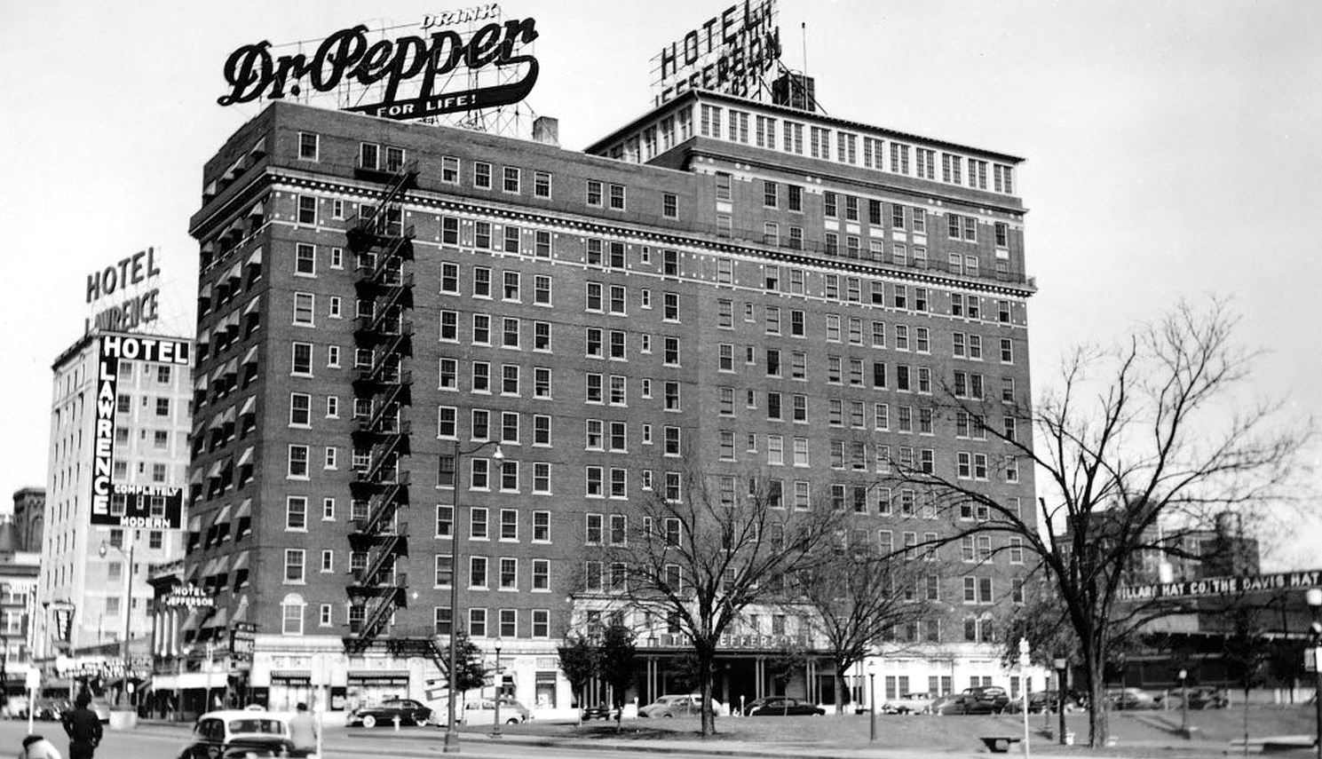 jefferson-hotel_hotel-lawrence_dr-pepper-sign_dmn-tumblr.jpg