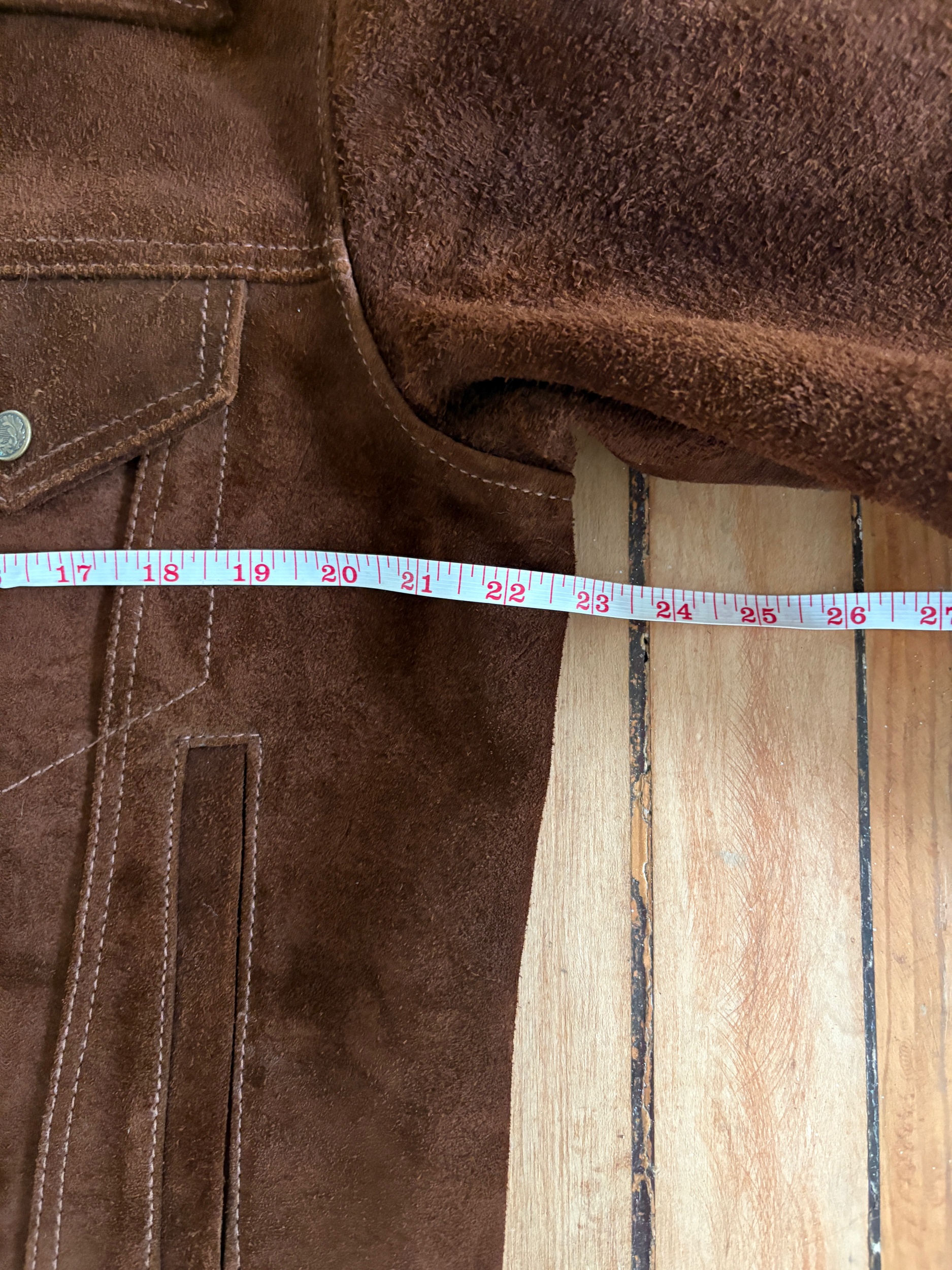 JL chest measure2 CU.jpg