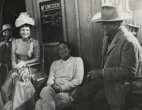 John-Wayne-Maureen-O-hara-john-wayne-21928763-500-386.jpg